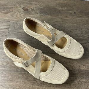 Naturalizer Women’s Tan Cream Francine Loafer Flats, size 8